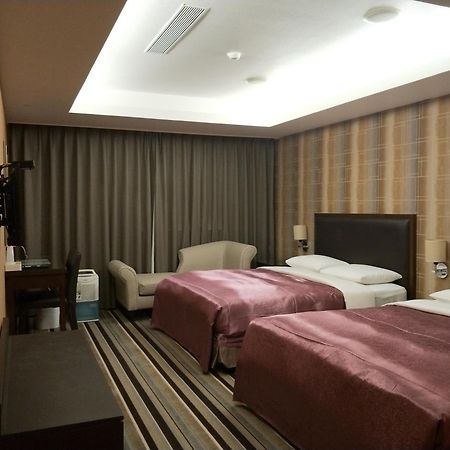 Metropolis Hotel Taoyuan Eksteriør bilde