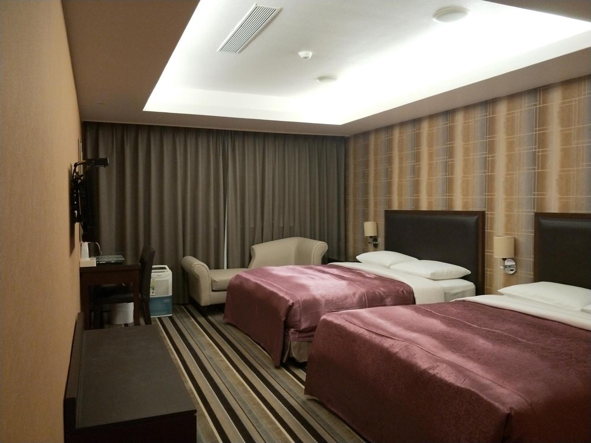 Metropolis Hotel Taoyuan Eksteriør bilde