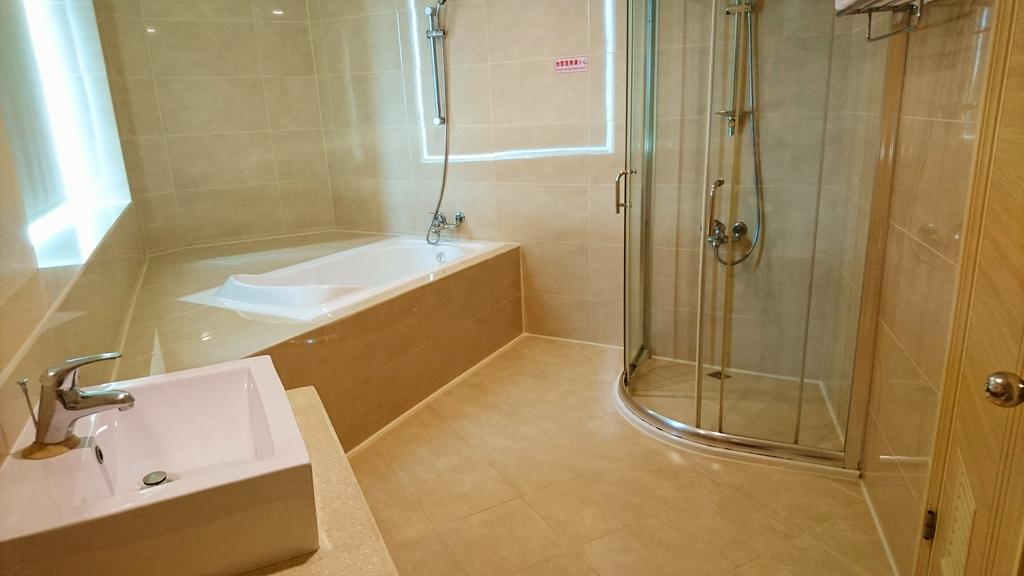 Metropolis Hotel Taoyuan Eksteriør bilde